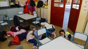 Capacitan a docentes para simulacro de sismo en las escuelas