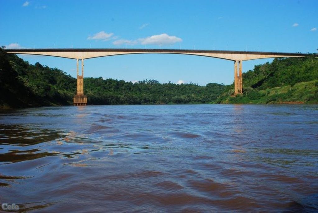 El puente internacional Tancredo Neves no figura entre los pasos habilitados para el regreso de argentinos al país. El paso de extranjeros está vedado hasta el 12 de abril.