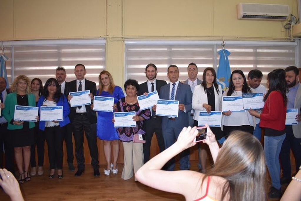 En la misma ceremonia recibieron sus diplomas los 10 concejales que cumplirán el período 2019- 2023 que son: 6 de Chubut al Frente, 2 del Frente Patriótico, 1 de Cambiemos y el restante del Partido Municipal por Trelew.