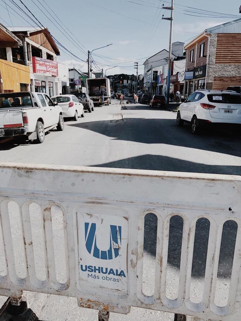 Los equipos de trabajo iniciaron tareas de fresado en sectores de la calle Kuanip para su restauración y la demarcación en la calle Perón y algunas arterias del barrio San Salvador para su bacheo y repavimentación.