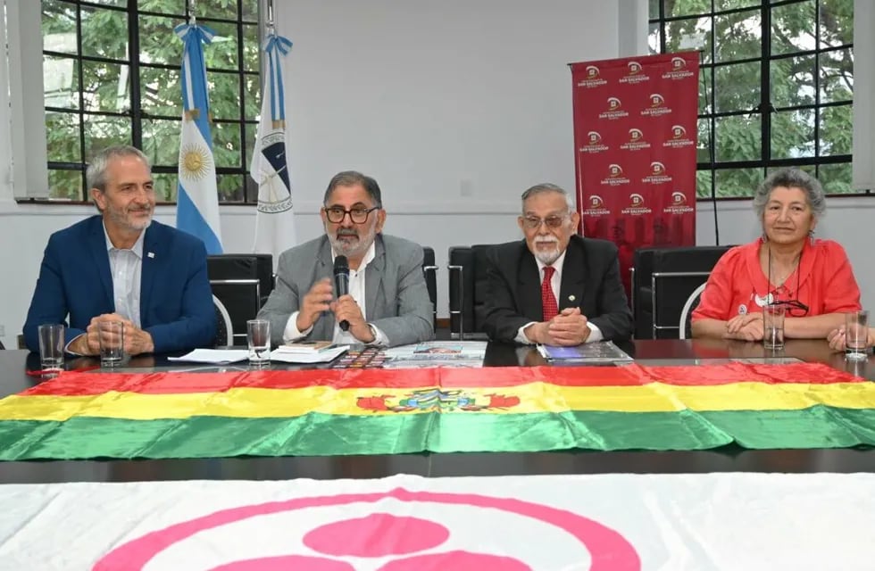 "Estamos reforzando permanentemente  el vínculo con Bolivia", resaltó el intendente Jorge al recibir al representante de la fundación "Mil Milenios de Paz", Marcos Aguilera Fierro, a quien reconoció como un referente de la paz en América Latina.