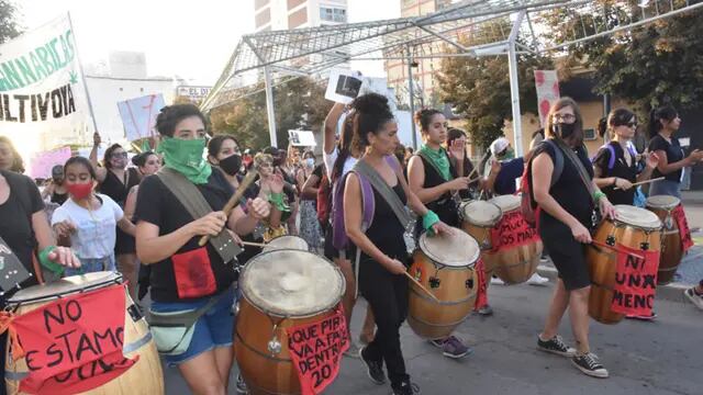 Un grupo de mujeres de La Pampa interpretaron una canción con la que exigen justicia por los femicidios.
