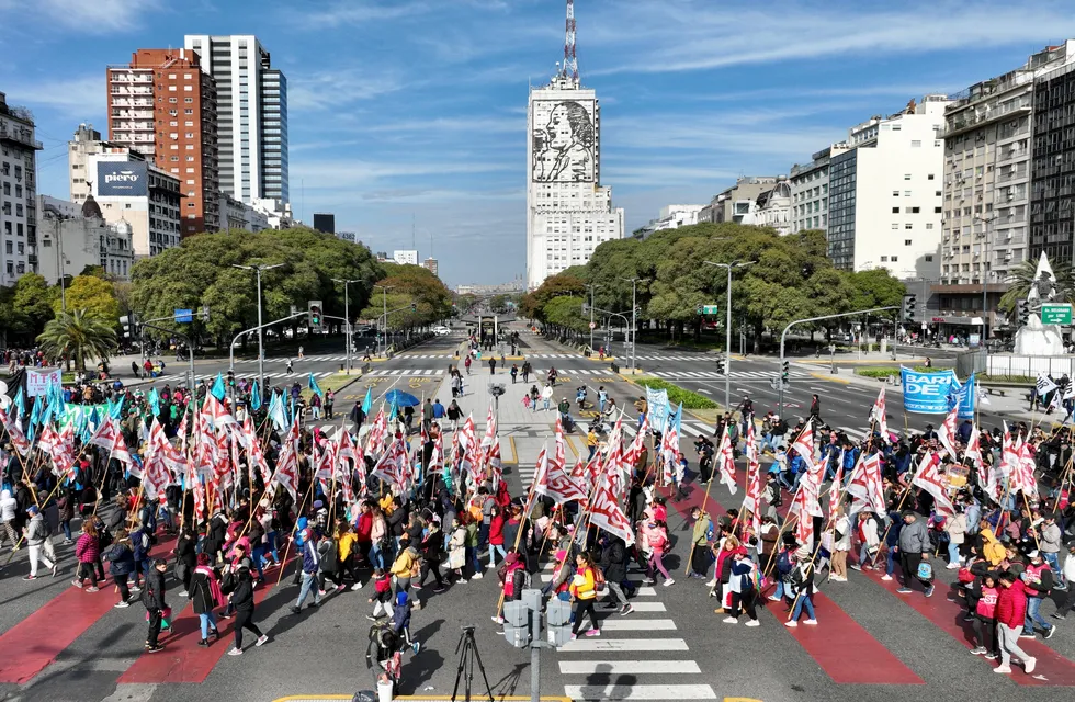 Movimientos sociales realizarán un congreso en Plaza de Mayo para pedir “Tierra y Vivienda Digna”. Foto clarín