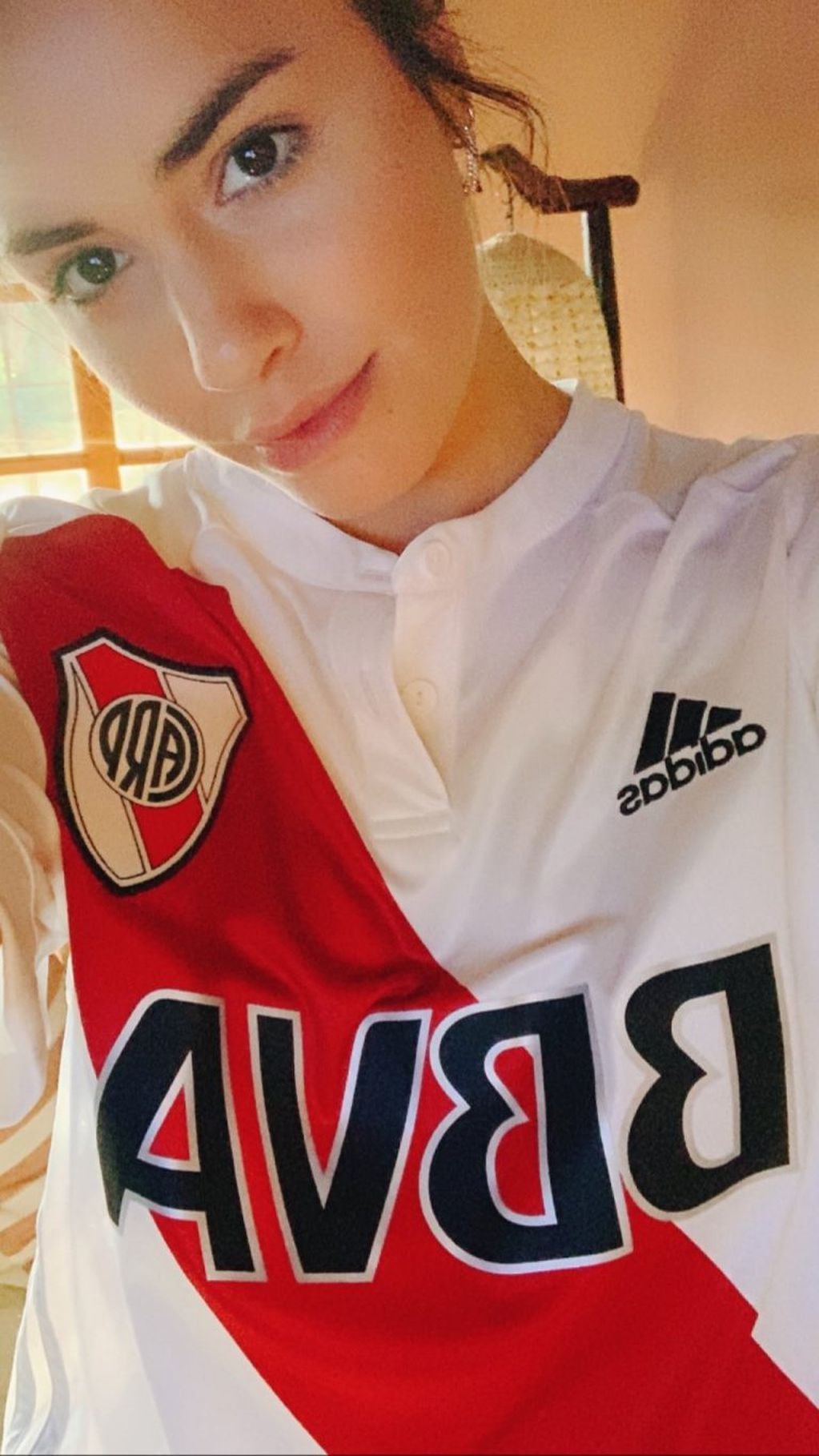 De cara al último Superclásico, Lali Espósito no quiso dejar de alentar al "Millonario"  (Foto: Instagram/lalioficial)