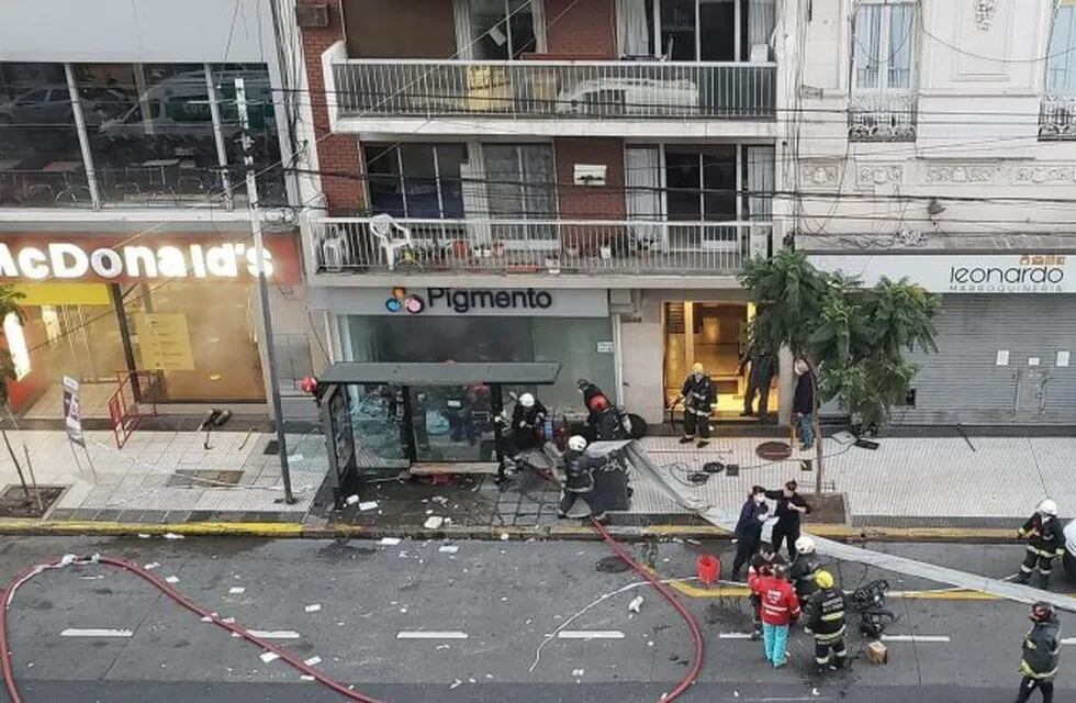 Explosión en un comercio de Villa Crespo: seis bomberos resultaron heridos