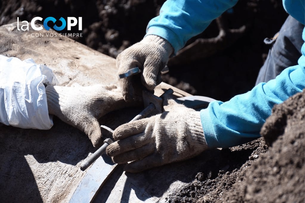 Reparación de acueducto principal en Carlos Paz.