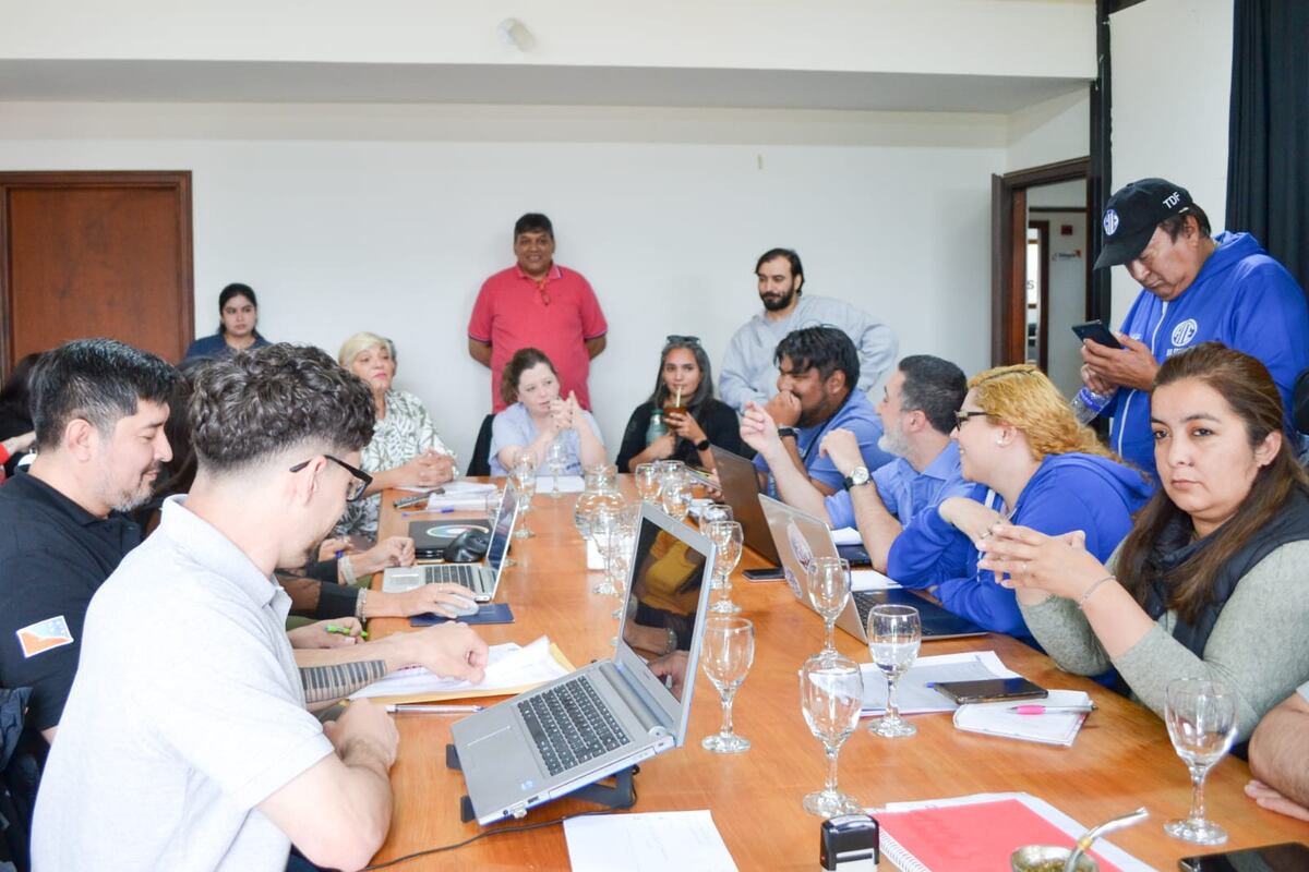 Tierra del Fuego: acuerdan una nueva recomposición salarial con los docentes
