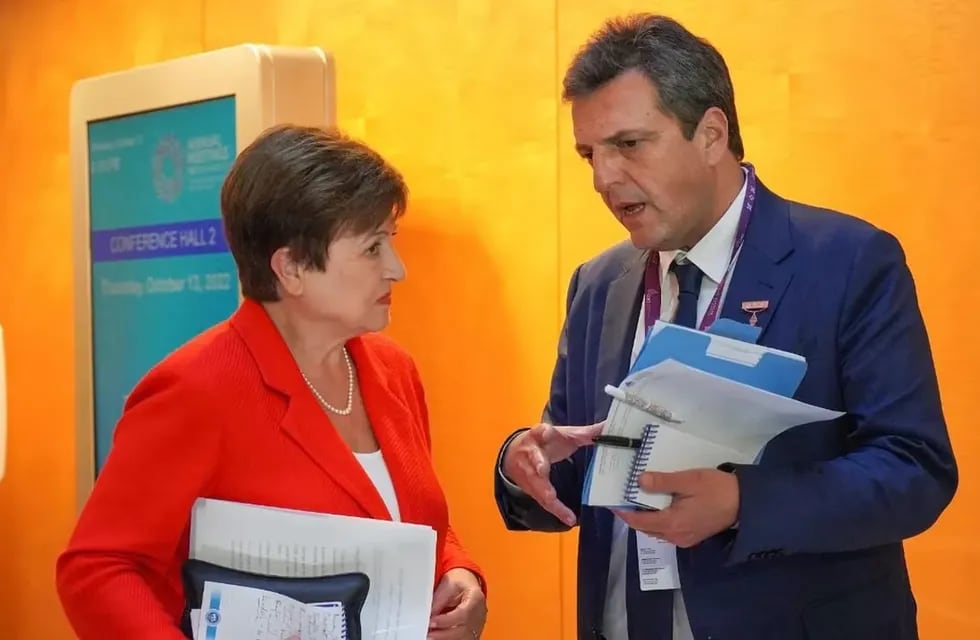 Kristalina Georgieva, titular del FMI, junto al ministro de Economía, Sergio Massa. (Ministerio de Economía)