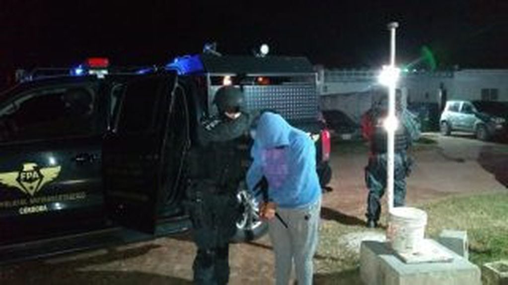 Fuerza Policial Antinarcotráfico en Balnearia dos detenidos