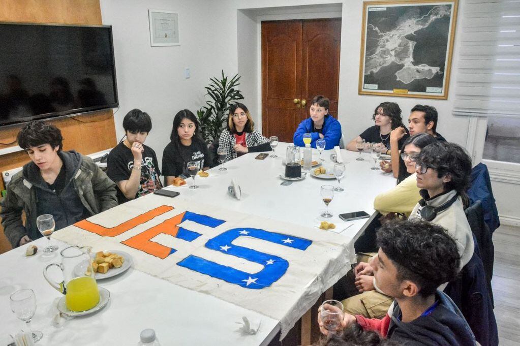 La Unión de Estudiantes Secundarios visitó la Municipalidad de Ushuaia