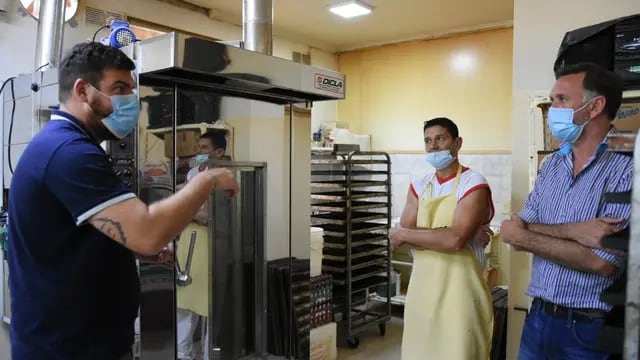 Juan Ruggia y Diego Peiretti visitaron a la panadería DS, que se benefició con "Rafaela impulsa"