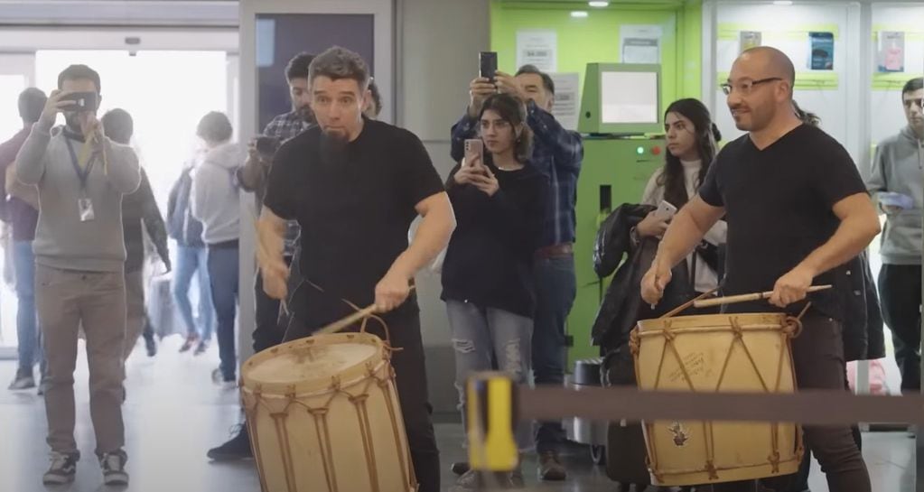 ¡Viva la Patria!: un espectacular show de malambo sorprendió a todos en el aeropuerto de Mendoza