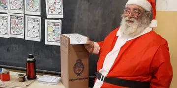 Papá Noel vota en Caroya