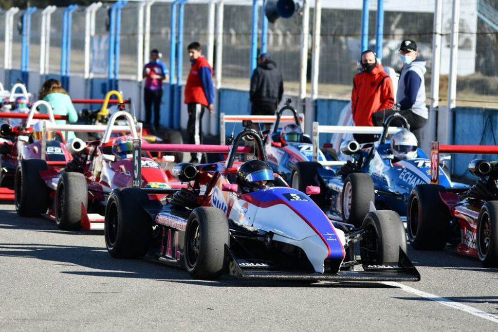 Francisco Calo se llevó la primera final de la Fórmula Renault Plus.