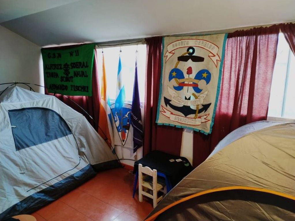 Campamento "puertas adentro" y a través de la pantalla con grupos Scouts de otros lugares del país y países hermanos.