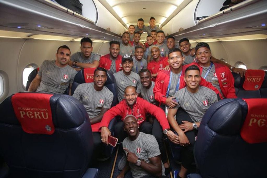 La selección de Perú viajando desde Moscú hacia Saransk, donde enfrentará a Dinamarca. Foto: FPF/Agentur Andina/dpa