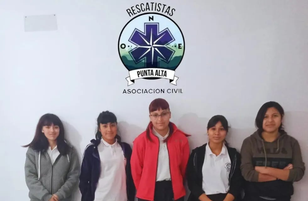Jóvenes de “Rescatistas Punta Alta” venden rifas para comprar la indumentaria