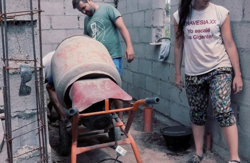 Gesto Solidario trabaja en la construcción de una vivienda en B° 1°de Mayo
