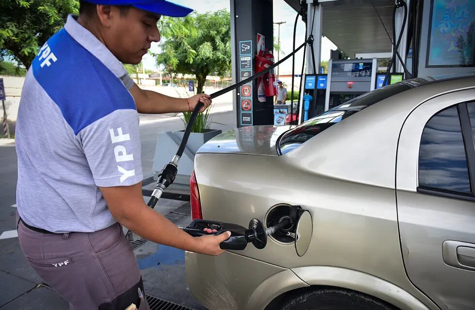 Cargar combustibles en San Salvador y en San Pedro de Jujuy cuesta 1,8% más, por nuevas ordenanzas que las cámaras empresarias rechazan de manera tajante.