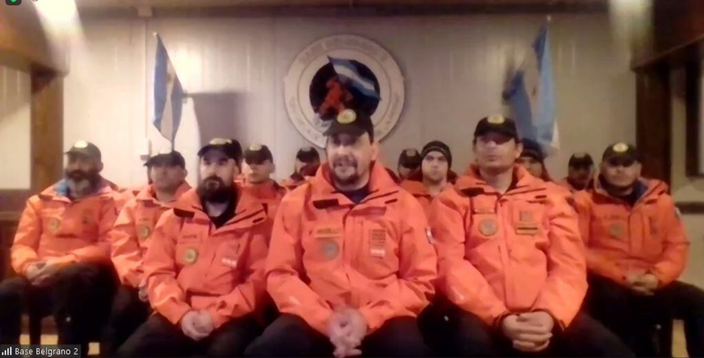 Personal de la Base Antártica Belgrano II. La base más al sur de la provincia y el continente blanco.