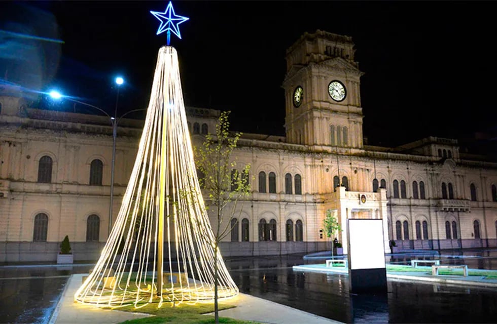 El tradicional símbolo navideño podrá verse desde varios puntos de la ciudad.