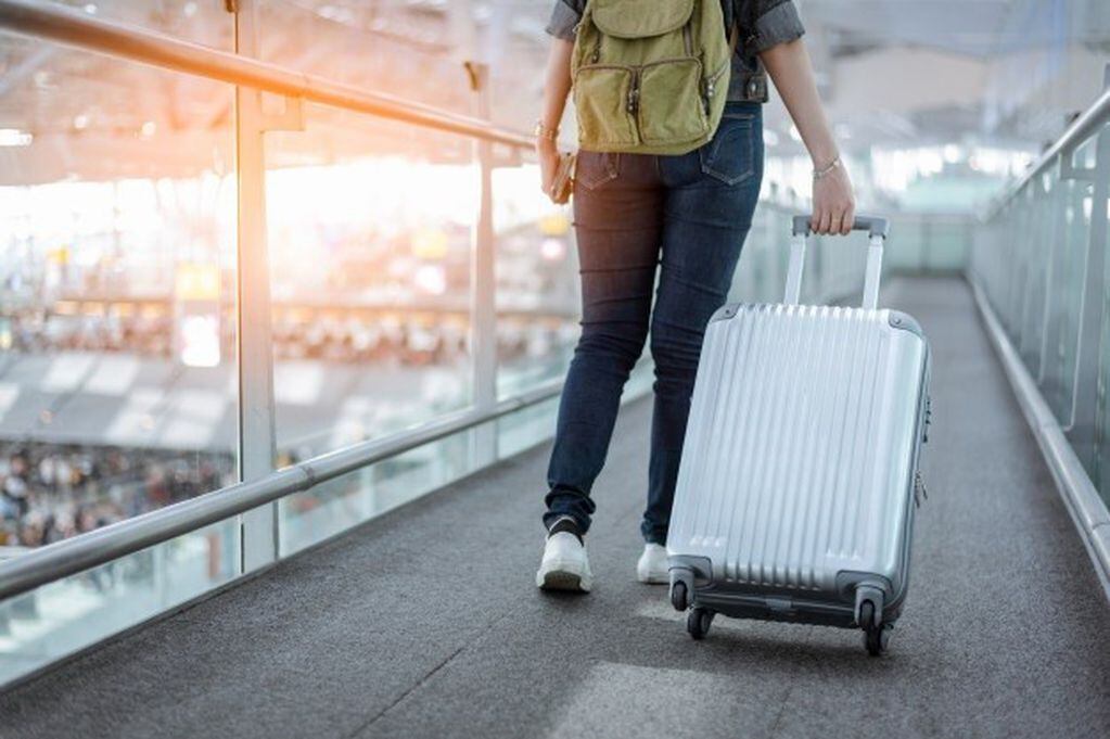 Los viajeros que entren a Canadá deberán permanecer en cuarentena en hoteles durante al menos tres días, bajo estricta supervisión.