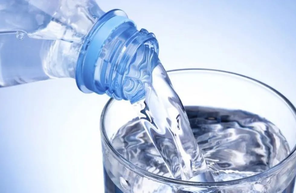 Se aprobó la ordenanza que obliga a disponer agua potable gratis.\nCrédito_ web