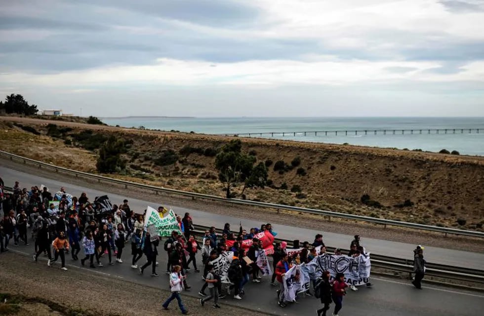 Teachers and students march to protest in Comodoro Rivadavia, in the Patagonian province of Chubut, Argentina, on September 11, 2019. - Chubut, a tourist attraction due to whale sightseeing, is drowning in a sea of debts with difficulties to pay salaries in full and on time to teachers, medical doctors, court employees, office clerks, pensioners and security forces. (Photo by RONALDO SCHEMIDT / AFP)