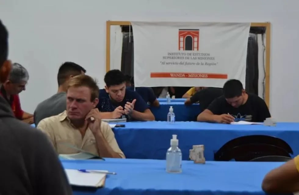 Lanzan cursos de capacitación en Puerto Esperanza.