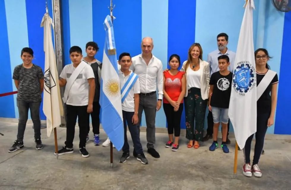 Rodriguez Larreta y Acuña dieron inicio al ciclo lectivo 2019 en una nueva escuela de Mataderos. (Twitter)