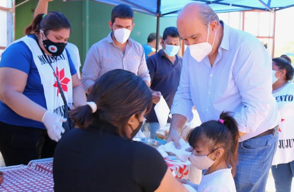 El Movimiento Octubres agasajó a vecinos del barrio La Merced en San Pedro de Jujuy, con motivo del Día del Trabajador.