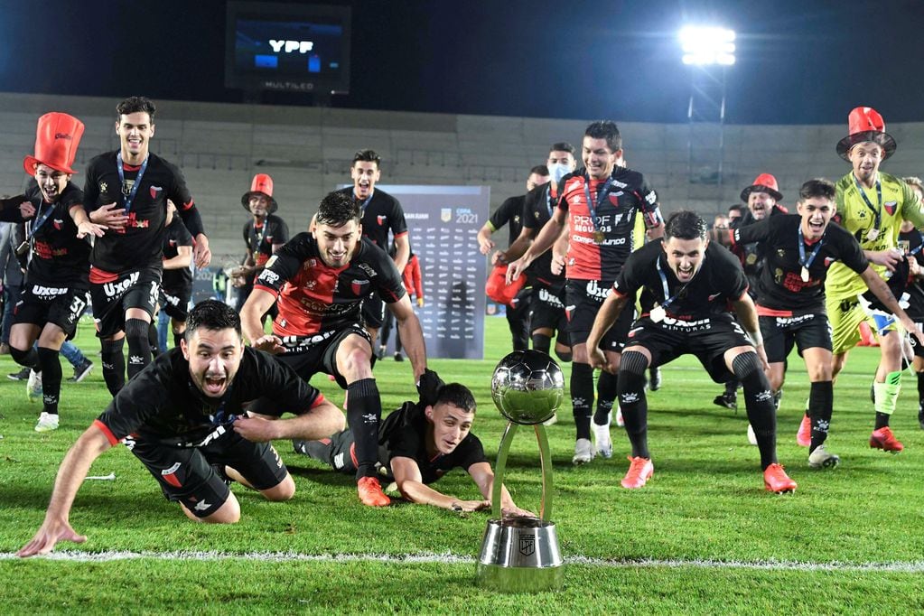 Colón, el último campeón de la Copa de la Liga Profesional (Foto: EFE)