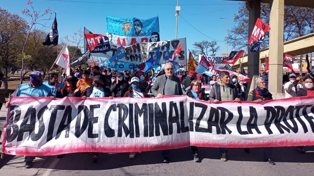 En simultáneo con la protesta nacional, organizaciones sociales, de derechos humanos y sindicales marcharon en Jujuy contra la criminalización de la protesta social.