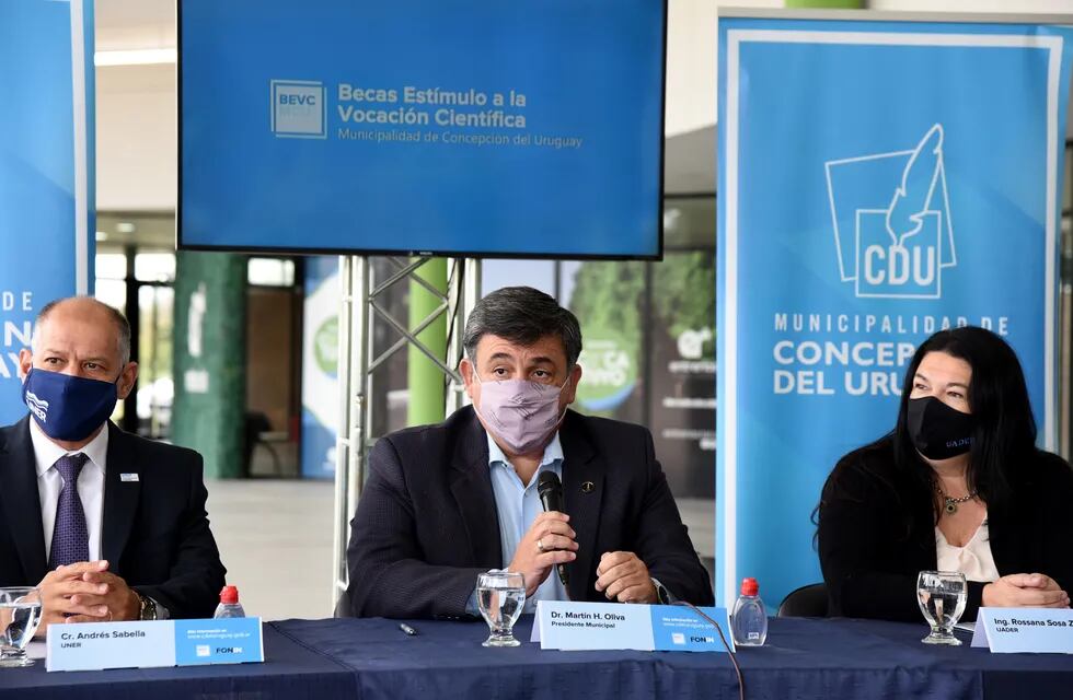 La Municipalidad de Concepción del Uruguay lanzó dos programas inéditos, que promueven la investigación científica en todos los establecimientos de educación superior y no superior de la ciudad