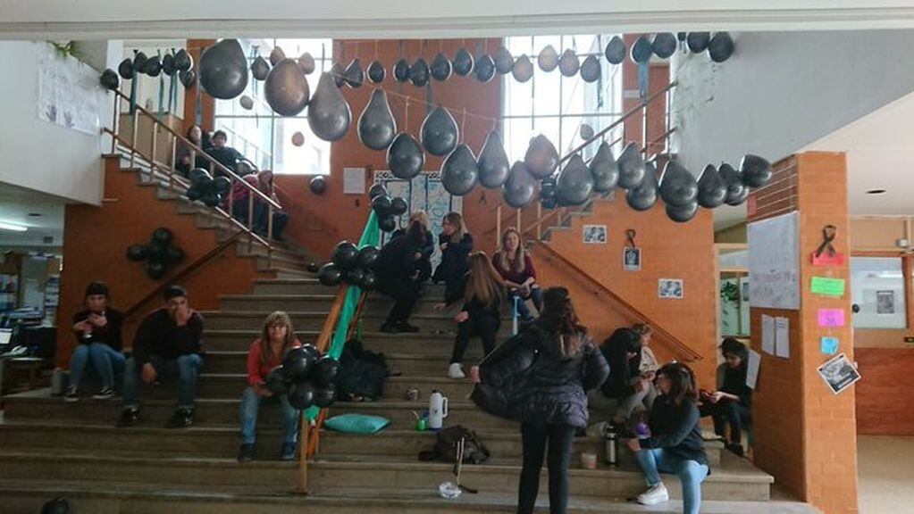 Toma en el Ministerio de Educación del Chubut (Foto: Diario Jornada).