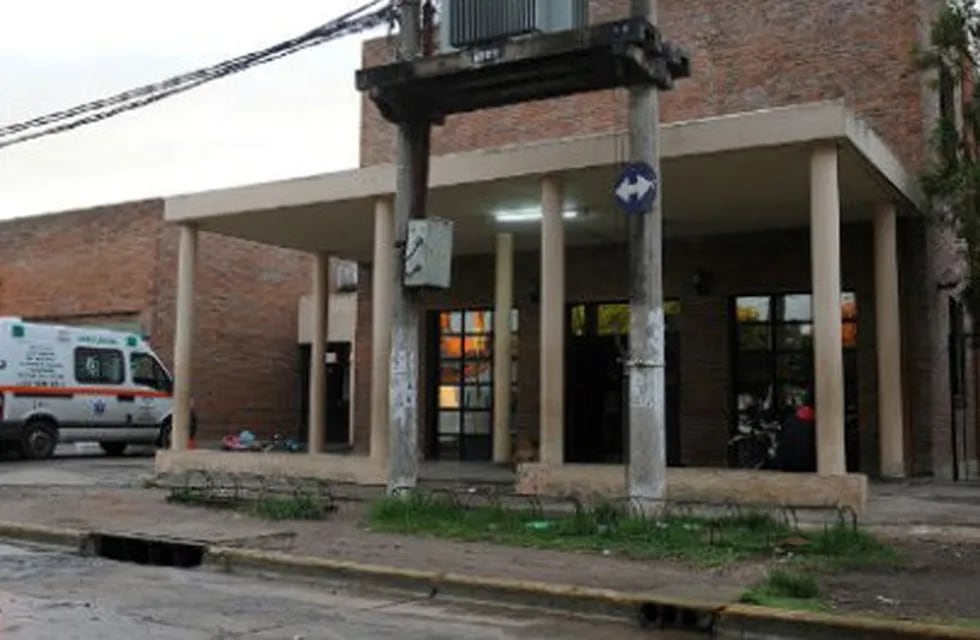 La víctima fue trasladada al Hospital Gamen de Villa Gobernador Gálvez. (Archivo)