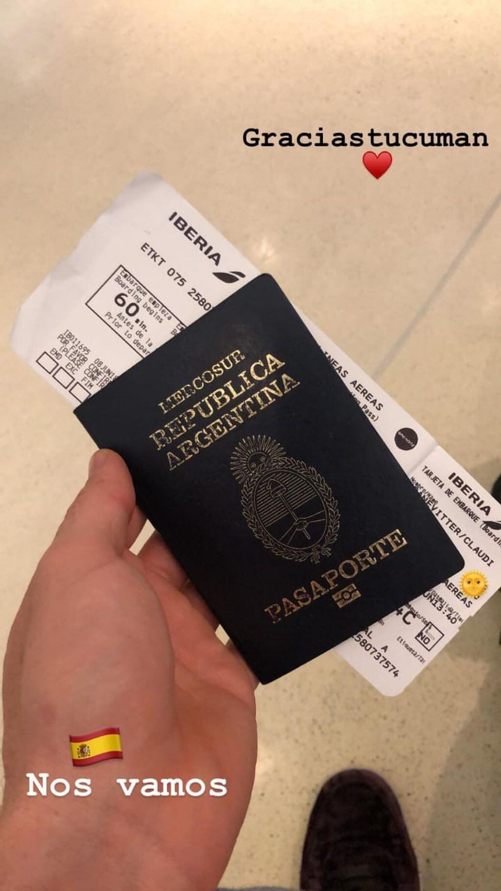 La historia que subió Kranevitter a Instagram, mostrando su pasaporte y su pasaje a España