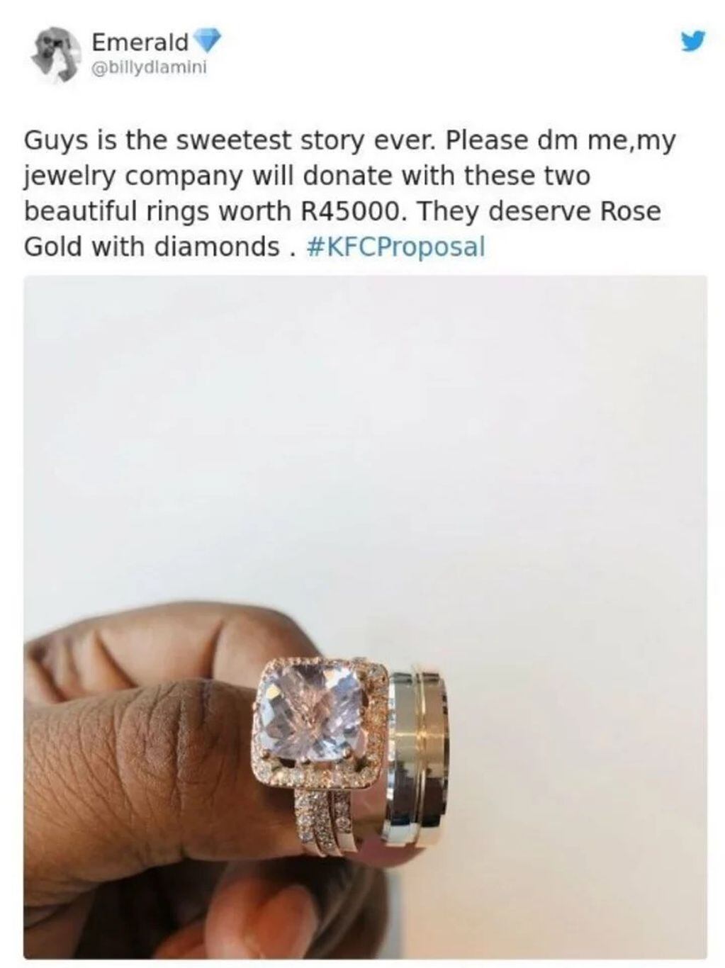 Una marca de joyas le regaló a Hector Mkansi un anillo de compromiso para su novia Nonhanhla Soldaat