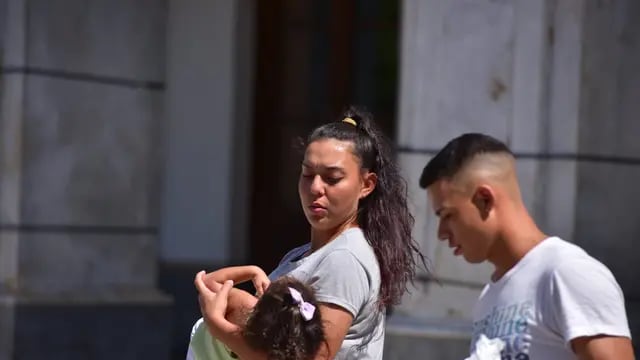 Intenso calor en el centro de la ciudad de Córdoba. (José Hernández / La Voz)
