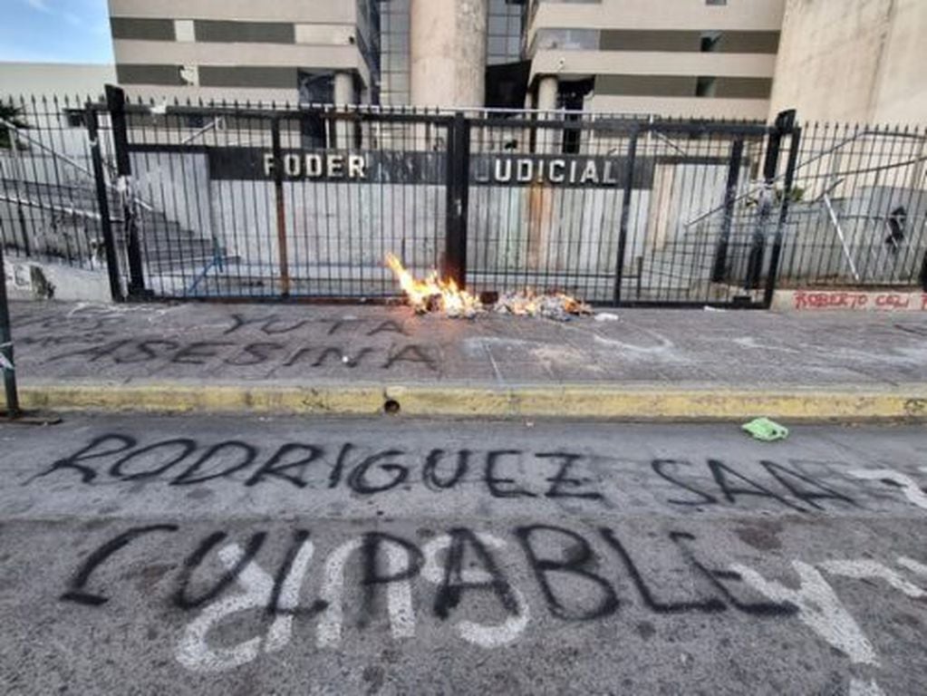 Vandalismo tras la manifestación "Ni Una Menos" en San Luis