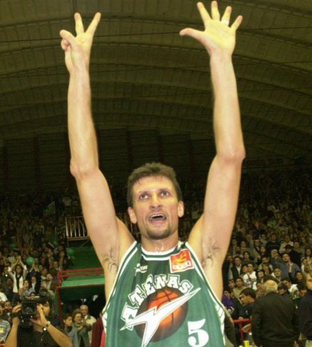 Héctor el "Pichi Campana, múltiple campeón del básquet argentino. (Mundo D)