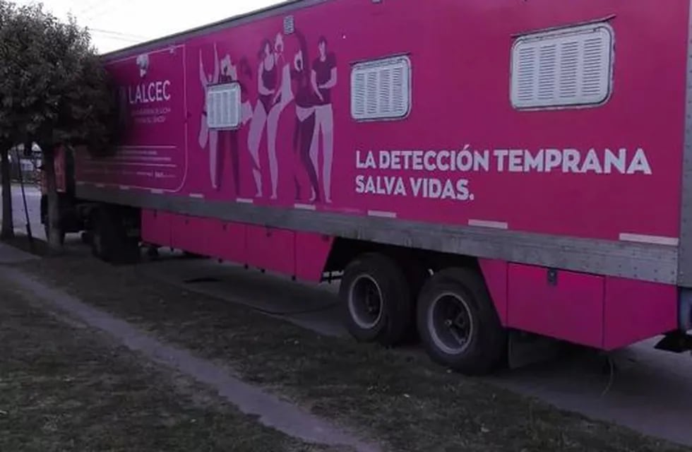 El Móvil Rosa continúa su recorrido por el país acercando la posibilidad de realizar mamografías gratuitas. Estará presente en Zavalla del 20 al 23 de septiembre. (Facebook Lalcec Zavalla)