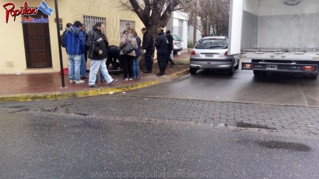 El hombre murió de un paro al corazón en la vía pública.