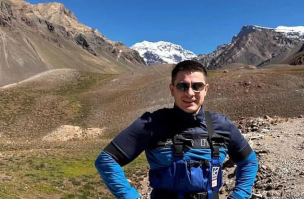 Rustam Nabiev tiene 28 años logró llegar a la cumbre del Aconcagua a pesar de su discapacidad.