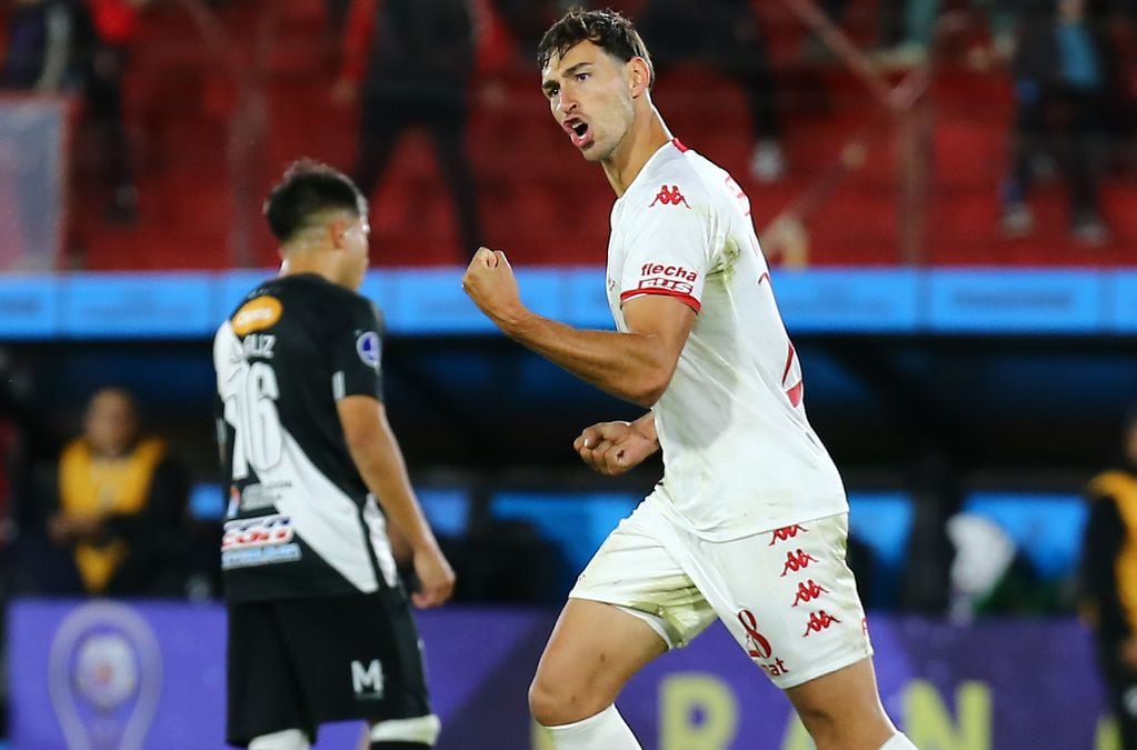 Joaquín Novillo, exBelgrano, marcó el gol del empate de Huracán ante Danubio por la Copa Sudamericana. (Fotobaires)