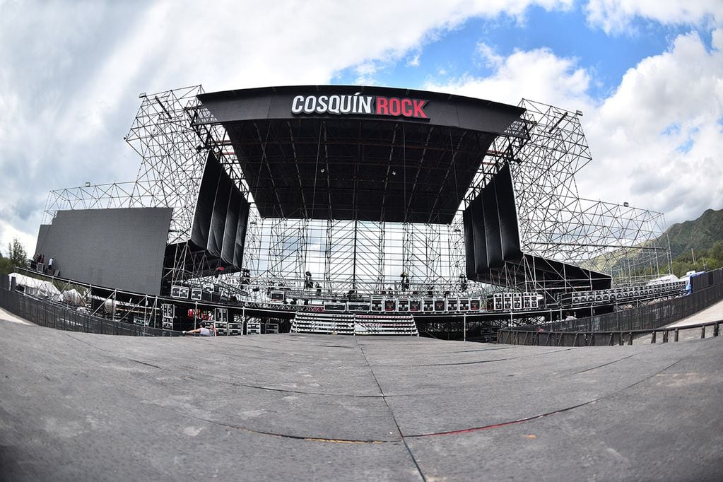 Previa del festival de Rock Cosquín Rock 2023 en el predio del aerodromo de Santa María de Punilla. (José Gabriel Hernández / La Voz)