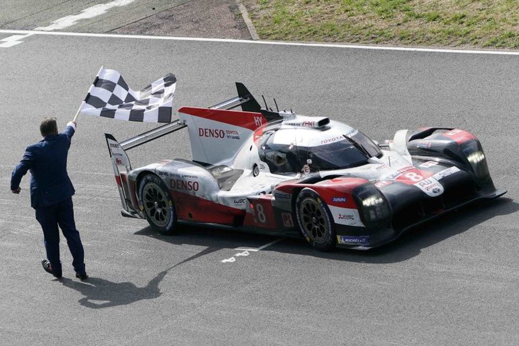 Para Toyota, fue la tercera victoria consecutiva en Le Mans. El triunfo y el tercer lugar aseguraron para la marca el título de Equipos.