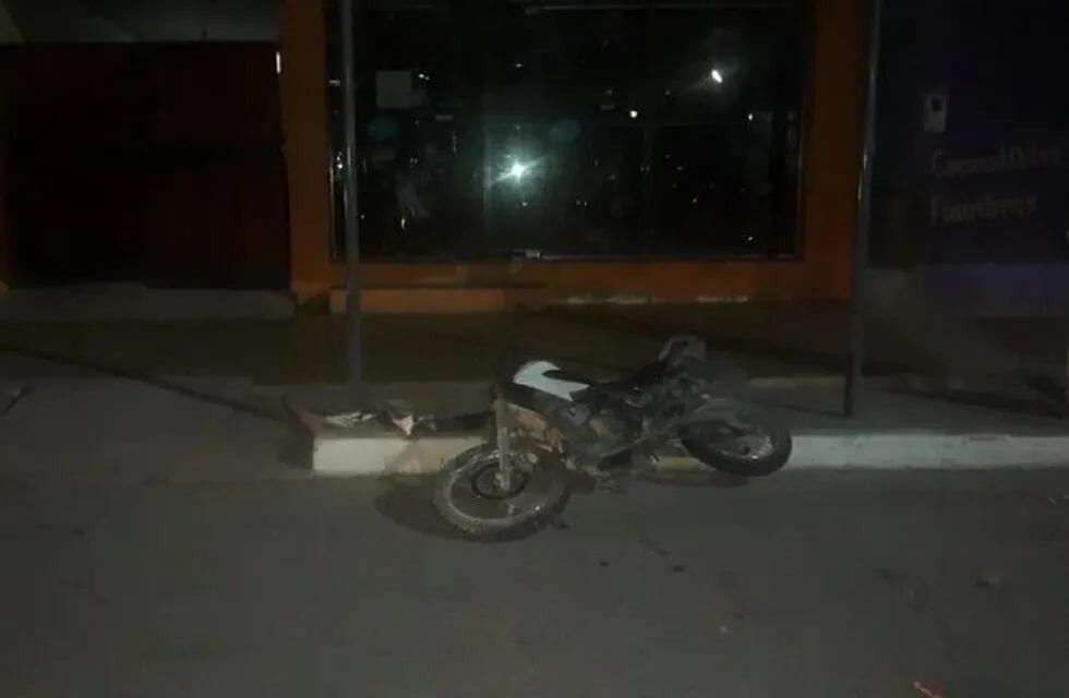 Elías Cabaña se estrelló en moto contra un árbol y murió
