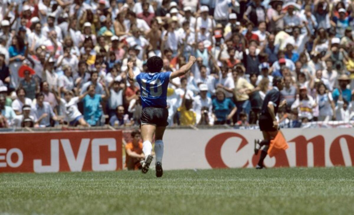 El día que Diego Maradona bailó a Inglaterra: a 34 años de la "Mano de ...