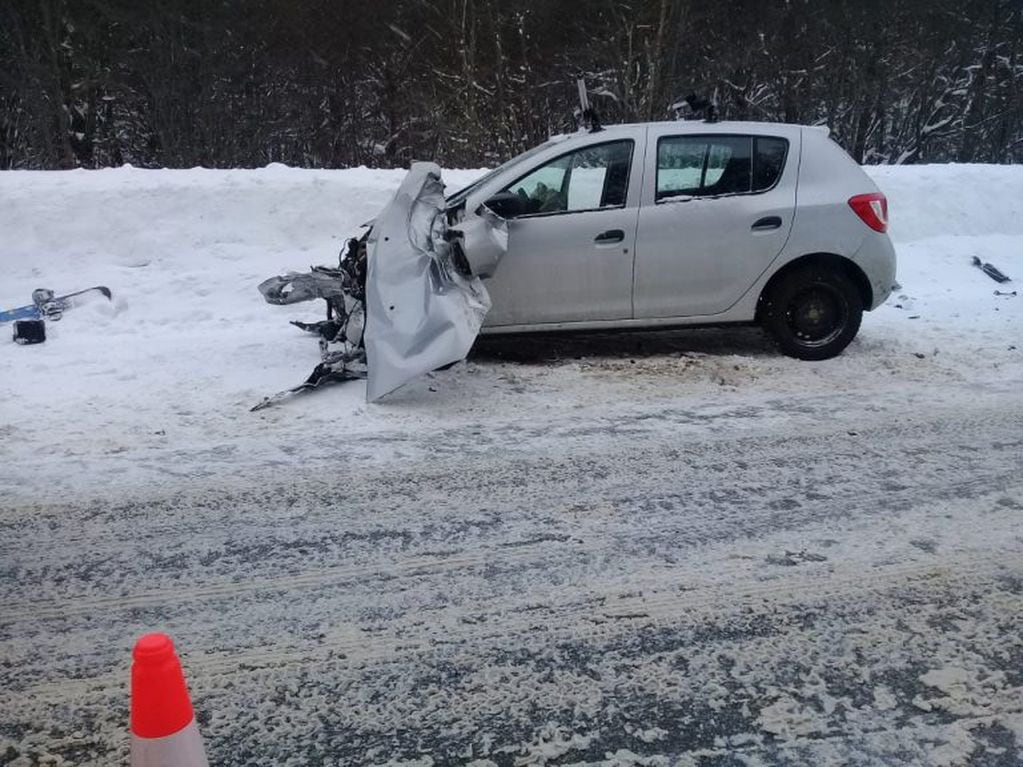 Choque en Tierra del Fuego entre un auto y una camioneta